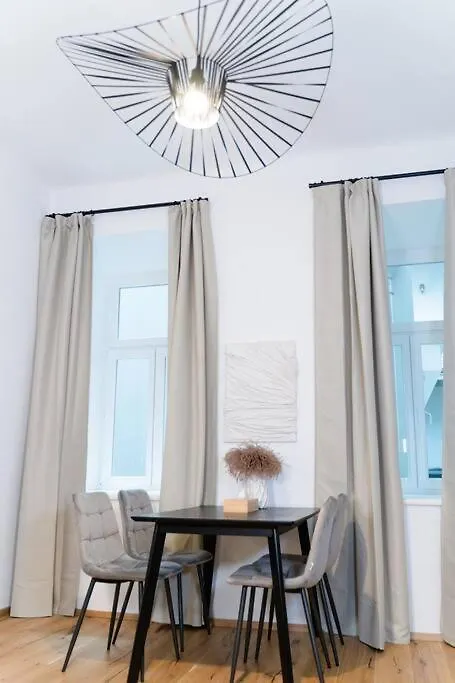 Ferienwohnung Zentrale & Ruhige 2 Zimmer - 42M² Wien 0*,